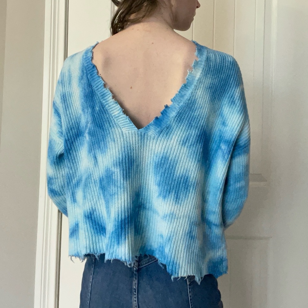Fate women’s blue tie dye long sleeve knit sweater